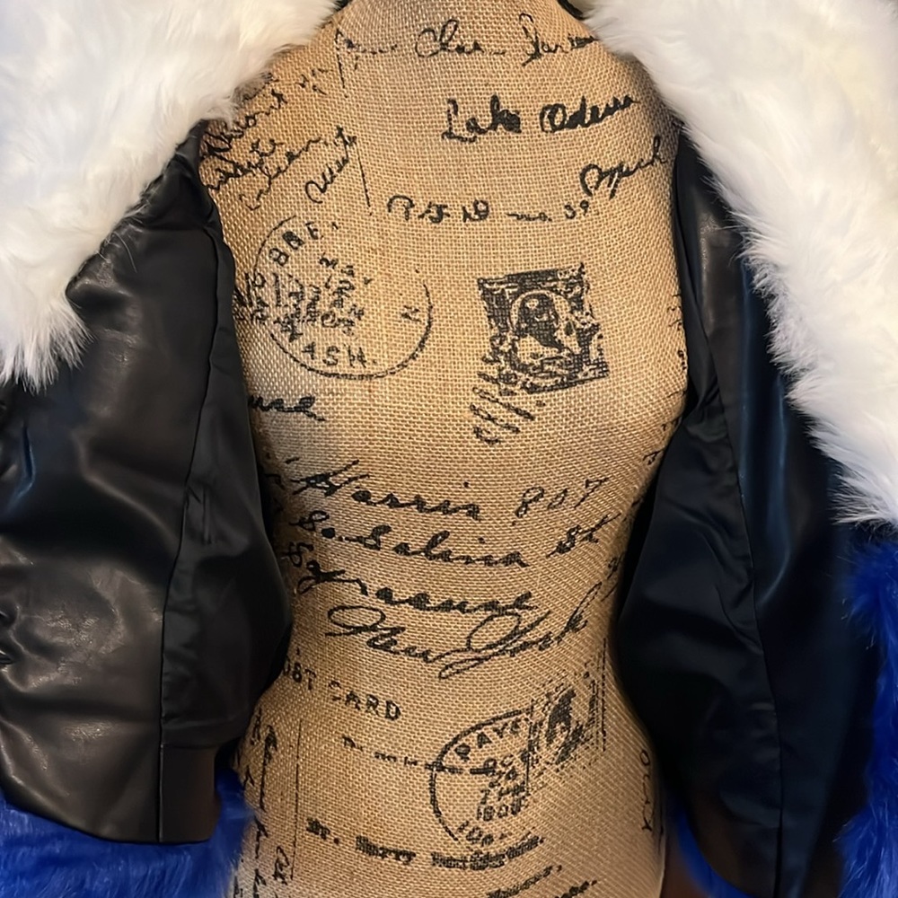 AKIRA Crop Faux Fur Jacket - Picture 6 of 7